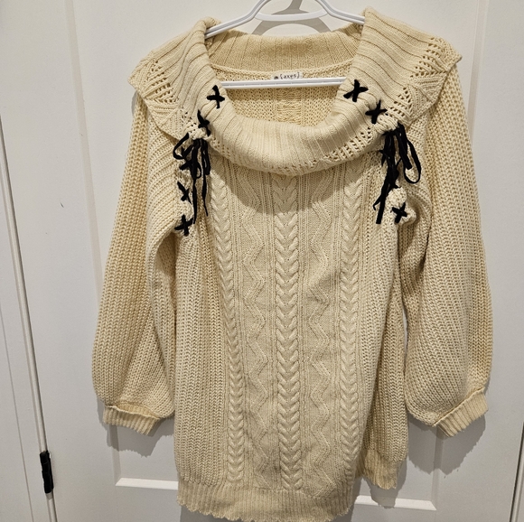 ๐ซ SOLD ๐ซ Axes Femme Lace-up Knit Sweater - Picture 4 of 7